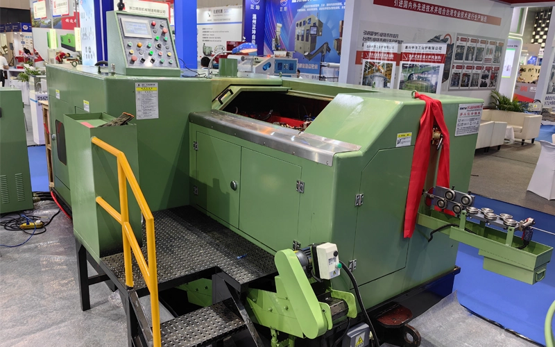 Analyze The Connection Between The Automatic Locking Screw Machine And The Chassis