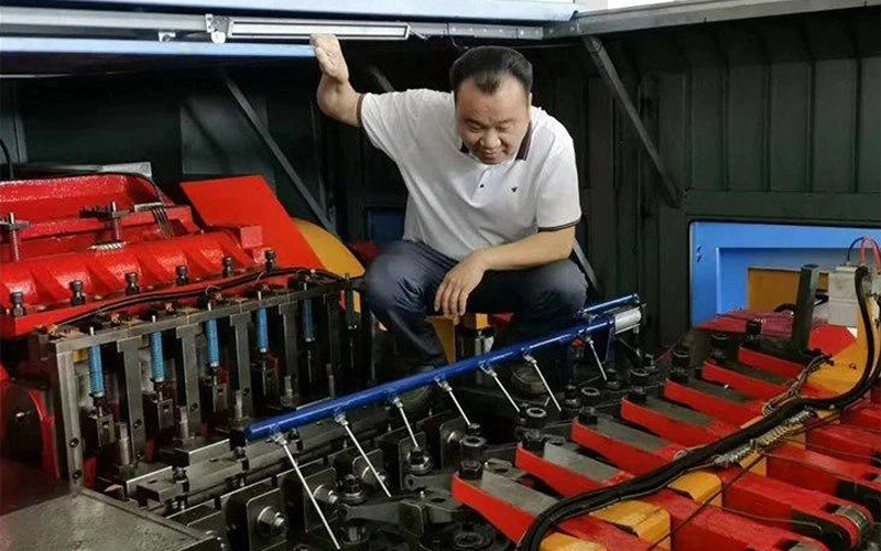 What Are The Characteristics And Differences Between The Suction Type And The Blowing Type Automatic Locking Screw Machine?