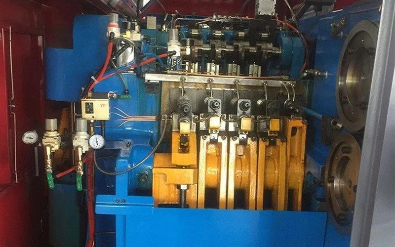 What Should I Do If The Automatic Locking Screw Machine Is Stuck?